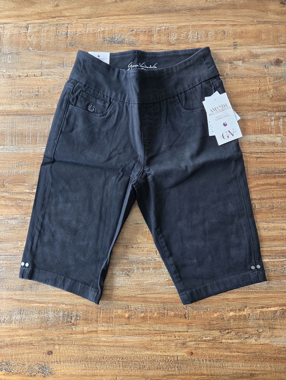 Gloria Vanderbilt Women's Amanda Pull on Capri Black Size 4 NWT